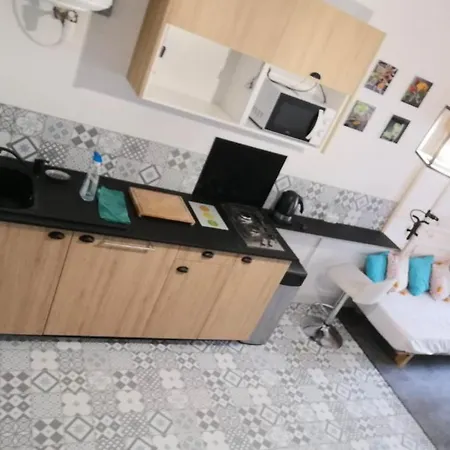 Studio Guy Apartment *