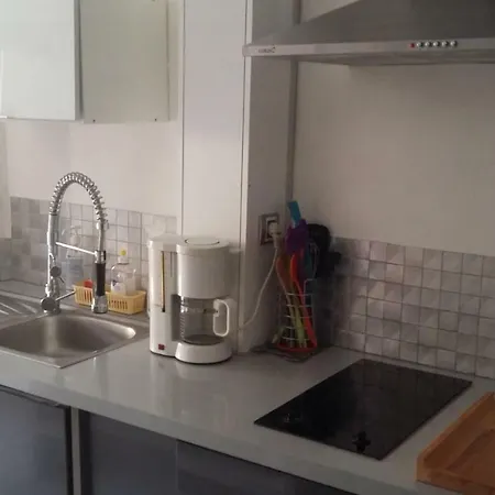 Apartment Studio Guy